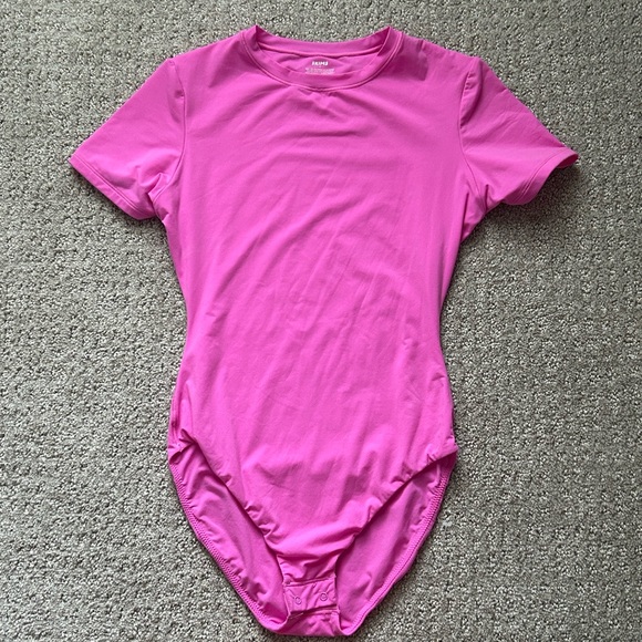 Skims Fits Everybody T-shirt Bodysuit - Picture 2 of 4